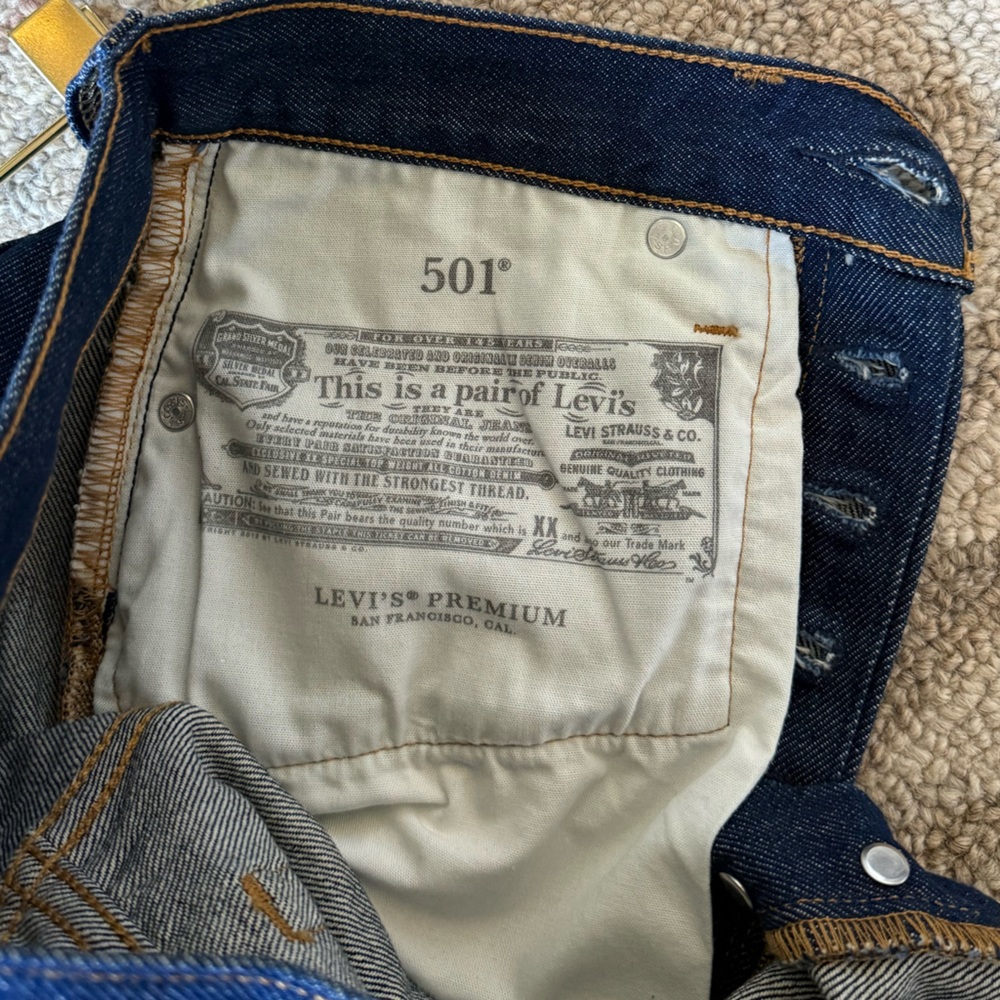 Levi's Women’s 501 Deep Indigo Straight Jeans - Picture 4 of 7